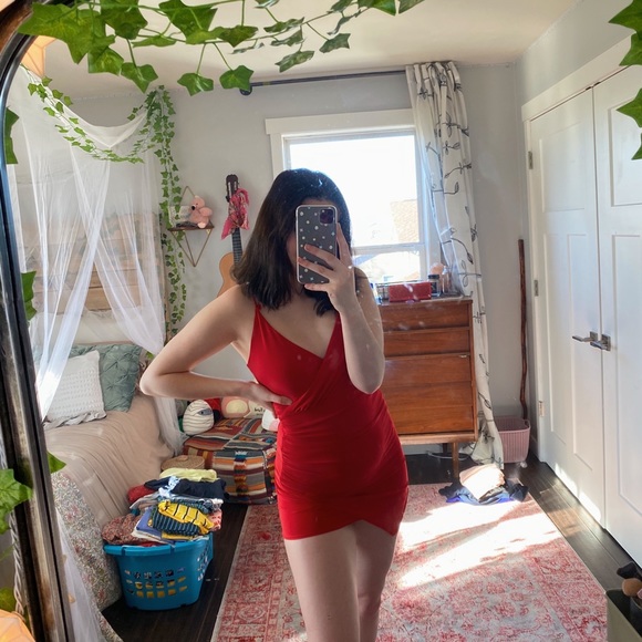 Tight red party dress - Picture 2 of 5
